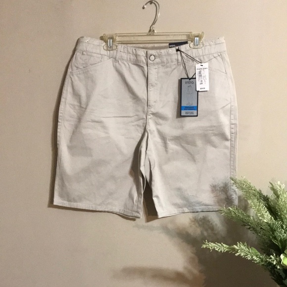 intro. Pants - Intro Love The Fit shorts.